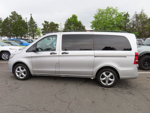 Used 2016 Mercedes-Benz Metris Passenger image 11