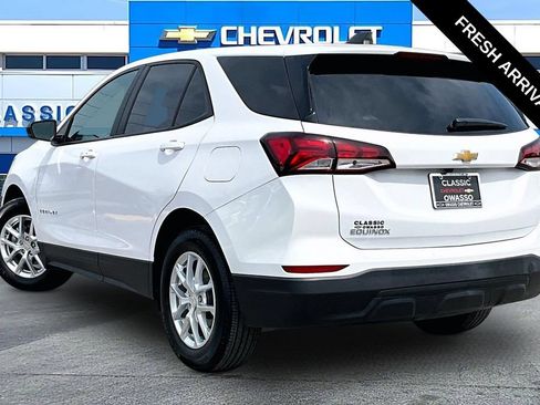 Used 2024 Chevrolet Equinox LS w/ LS Convenience Package FWD image 3