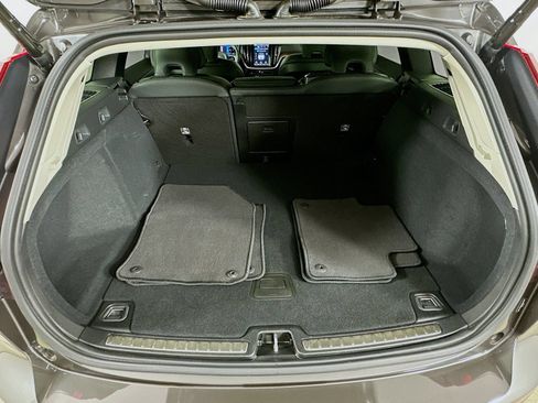 Used 2025 Volvo V60 B5 Cross Country Plus AWD/4WD image 37