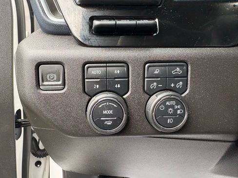 Used 2022 Chevrolet Silverado 1500 High Country w/ Technology Package image 26