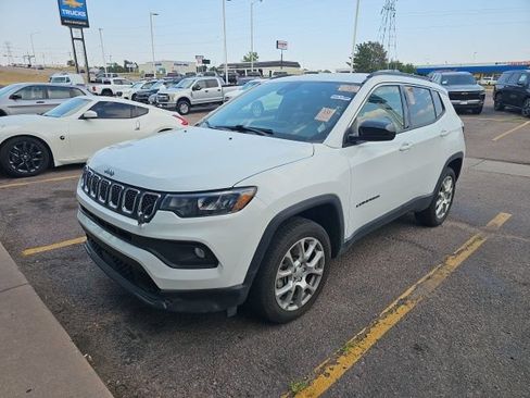 Used 2023 Jeep Compass Latitude AWD/4WD image 9