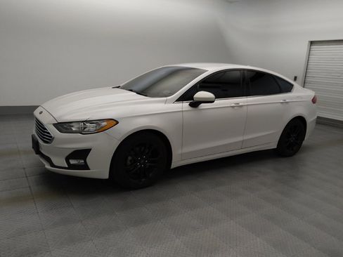 Used 2019 Ford Fusion SE w/ Equipment Group 151A FWD image 2