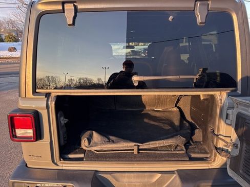 Used 2019 Jeep Wrangler Unlimited Sahara w/ Cold Weather Group image 40