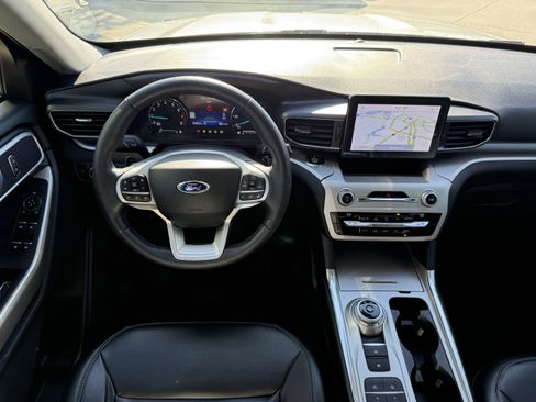 Used 2021 Ford Explorer XLT w/ Equipment Group 202A image 14