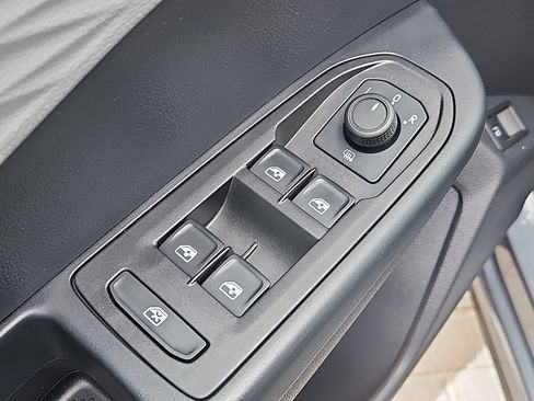 Certified 2022 Volkswagen Taos S image 17