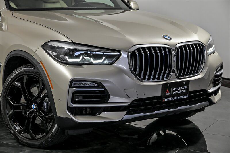 Used 2019 BMW X5 xDrive40i w/ Premium Package 2 AWD/4WD image 2