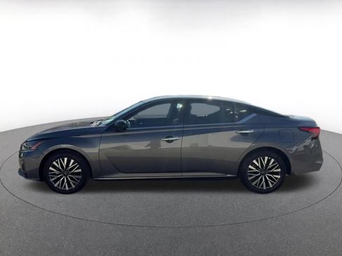 Used 2025 Nissan Altima 2.5 SV image 9