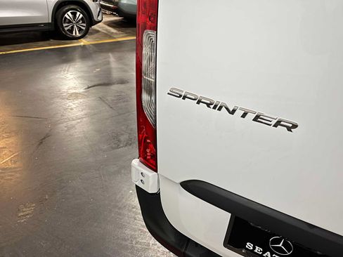 Used 2025 Mercedes-Benz Sprinter 2500 image 15