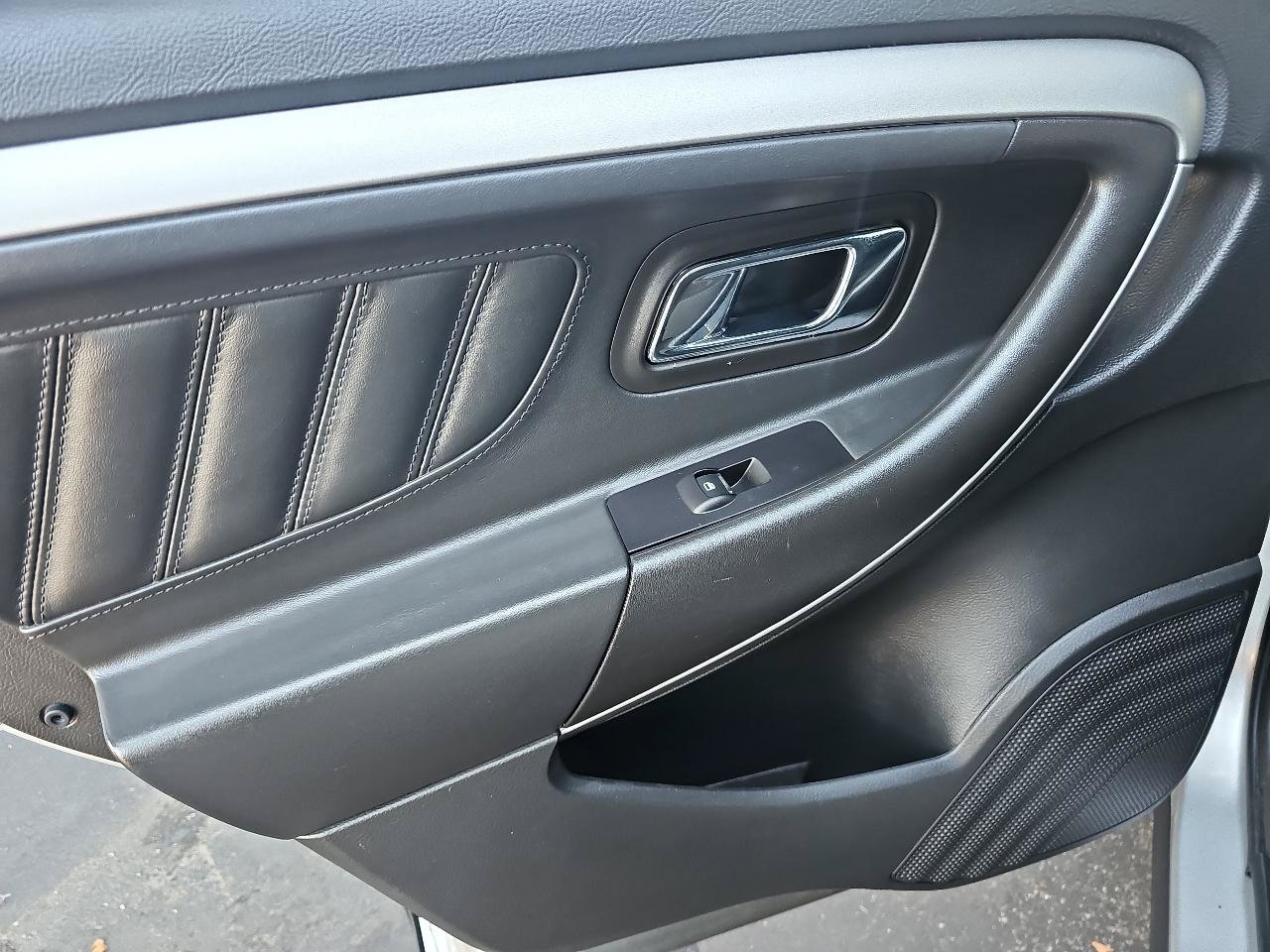 Used 2018 Ford Taurus SEL w/ Equipment Group 201A AWD/4WD image 12