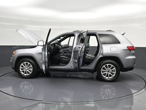 Used 2021 Jeep Grand Cherokee Laredo RWD image 33