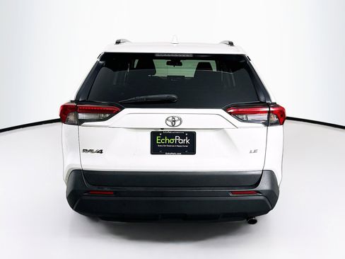 Used 2020 Toyota RAV4 LE image 7
