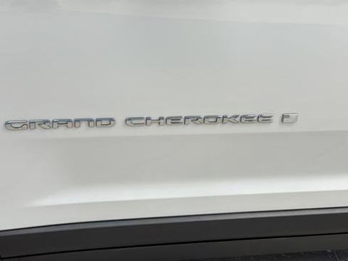 Used 2022 Jeep Grand Cherokee Limited AWD/4WD image 43