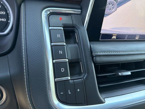 Used 2021 Chevrolet Suburban Premier AWD/4WD image 27