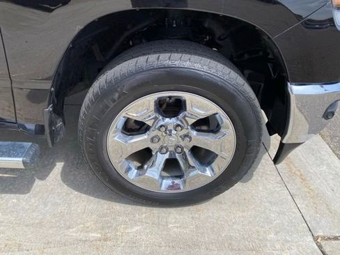 Used 2022 RAM 1500 Big Horn AWD/4WD image 12
