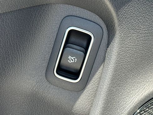 Used 2025 Mercedes-Benz CLA 250 image 17
