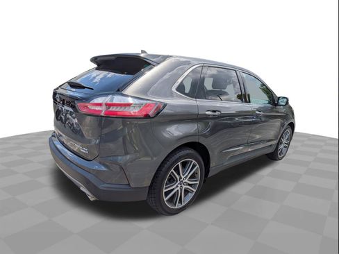 Used 2019 Ford Edge Titanium w/ Cold Weather Package AWD/4WD image 4