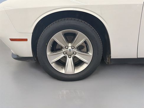 Used 2022 Dodge Challenger SXT image 28