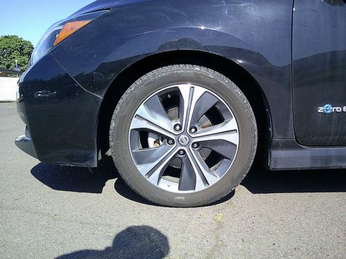 Used 2018 Nissan Leaf SL w/ SL Technology Package FWD image 9