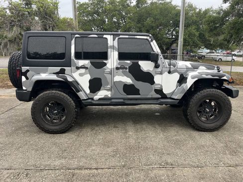 Used 2015 Jeep Wrangler Unlimited Sahara w/ Max Tow Package AWD/4WD image 2