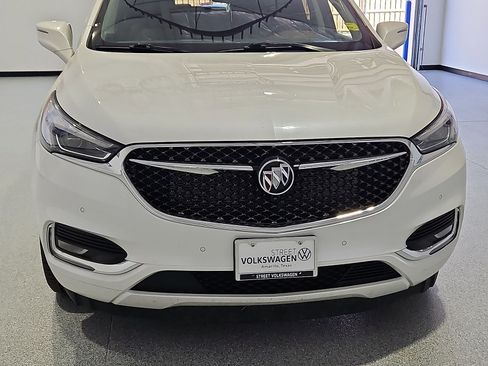 Used 2021 Buick Enclave Avenir w/ Avenir Technology Package AWD/4WD image 10