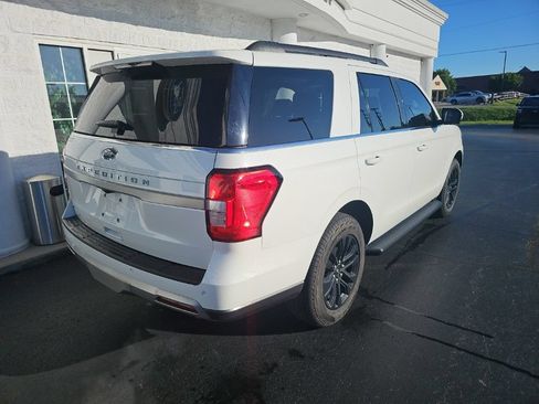 Used 2024 Ford Expedition XLT AWD/4WD image 4