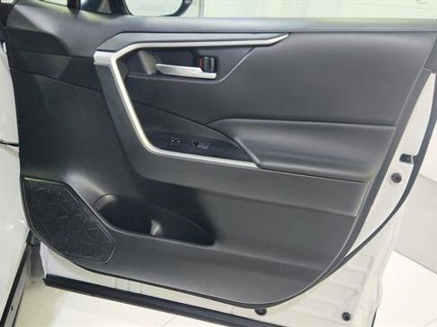 Used 2025 Toyota RAV4 XLE FWD image 25