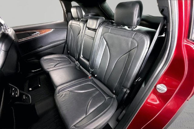 Used 2016 Lincoln MKX Reserve w/ Cargo Utility Package FWD image 18