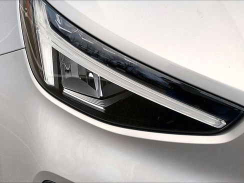 Used 2024 Volvo XC40 B5 Core image 28