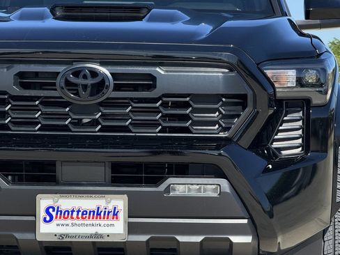 Used 2025 Toyota Tacoma TRD Sport RWD image 8