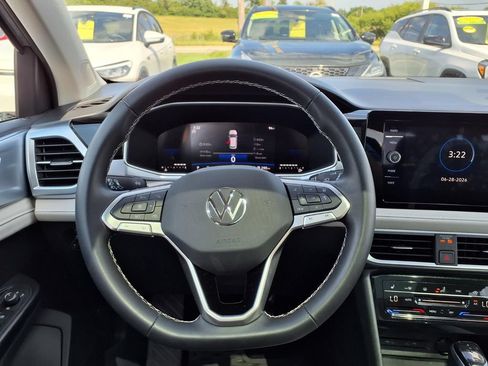 Certified 2025 Volkswagen Taos SE FWD image 15