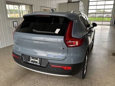 Used 2021 Volvo XC40 T5 Momentum image 31