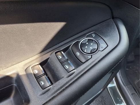 Used 2023 Ford Edge SEL w/ Convenience Package image 18