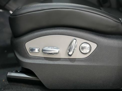 New 2026 Porsche Macan image 24