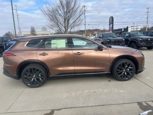 New 2025 Toyota Crown Signia image 6