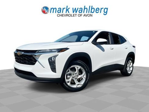 Used 2024 Chevrolet Trax LS w/ LS Convenience Package FWD image 1