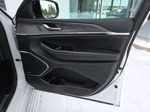 Used 2023 Jeep Grand Cherokee Overland w/ Luxury Tech Group IV image 52