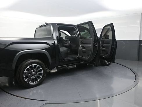 Used 2025 Toyota Tundra Limited AWD/4WD image 36