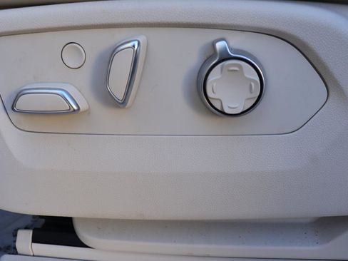 Used 2021 Cadillac Escalade Premium Luxury Platinum image 28