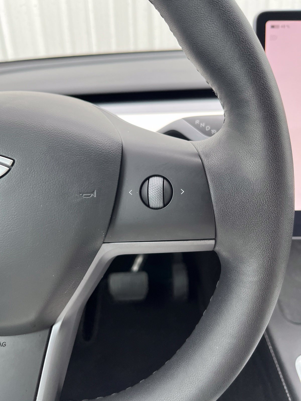 Used 2024 Tesla Model Y 2WD image 23