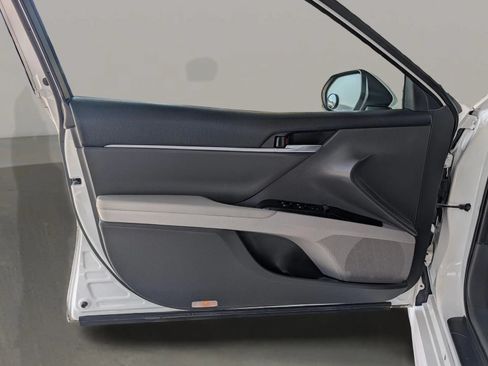 Used 2018 Toyota Camry SE FWD image 15