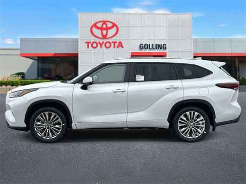 New 2026 Toyota Highlander Platinum image 5