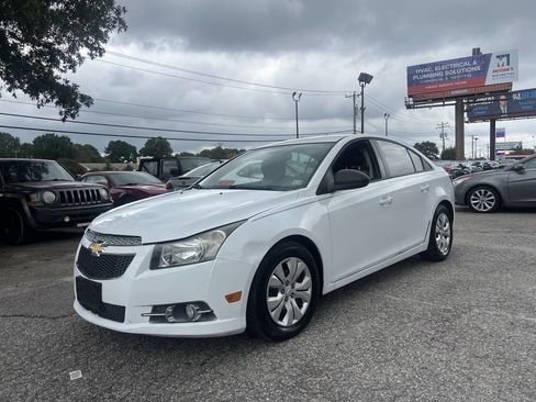 Used 2013 Chevrolet Cruze LS image 13