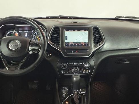 Used 2019 Jeep Cherokee Trailhawk w/ Cold Weather Group image 13