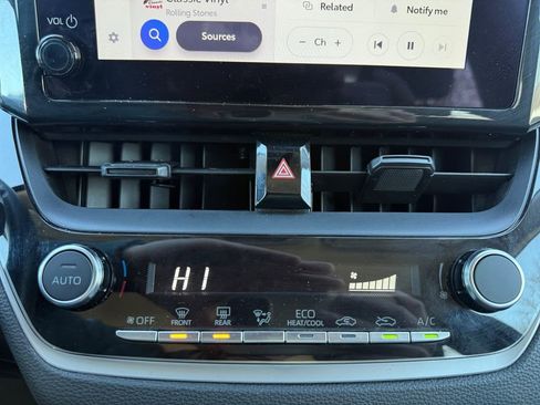 Used 2024 Toyota Corolla LE image 30