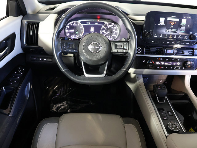 Used 2022 Nissan Pathfinder SL AWD/4WD image 3