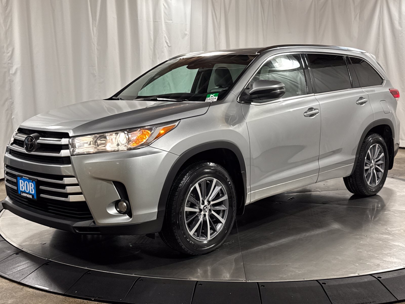 Used 2017 Toyota Highlander XLE AWD/4WD image 1