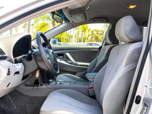 Used 2010 Toyota Camry LE FWD image 11