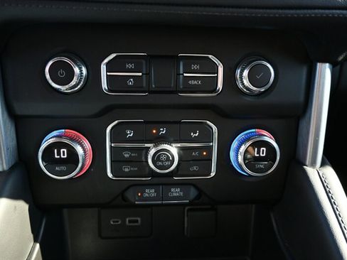 Used 2022 GMC Yukon SLE AWD/4WD image 29