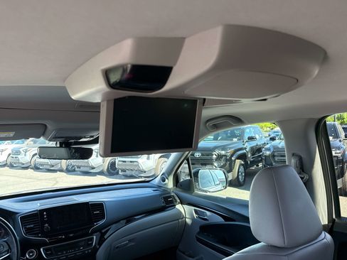 Used 2021 Honda Pilot Touring image 14