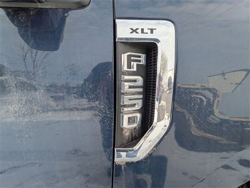 Used 2019 Ford F250 XLT w/ XLT Premium Package image 9